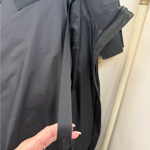 Canada Goose  Black Puffer Jacket with Fur Trim - Picture 7 of 11